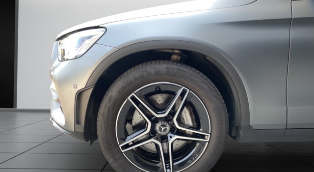 MERCEDES-BENZ GLC 300 AMG Line 4Matic 9G-Tronic