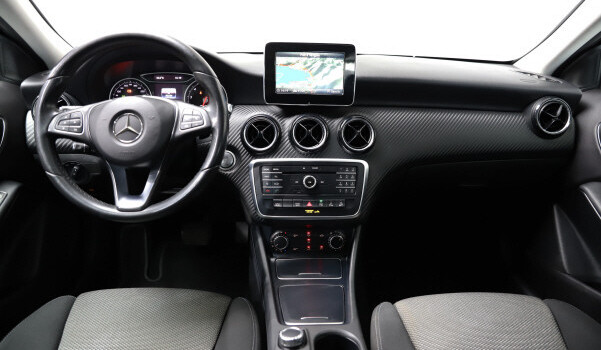 MERCEDES-BENZ GLA 220 4Matic