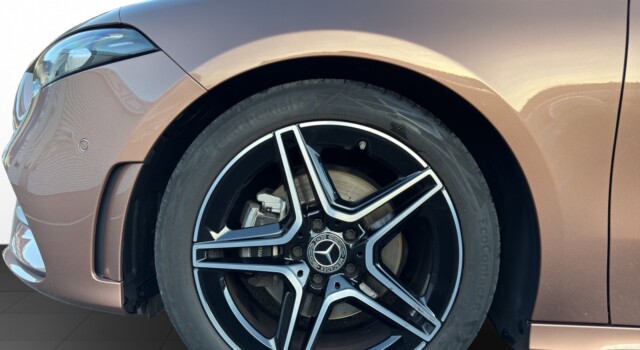 MERCEDES-BENZ A 200 AMG Line