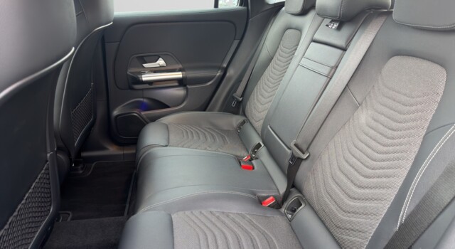 MERCEDES-BENZ EQA 250