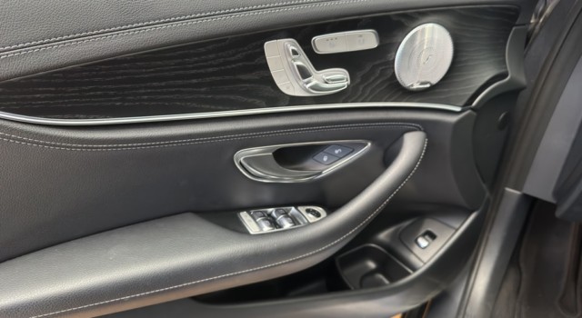 MERCEDES-BENZ E 220 d Swiss Star AMG Line 4Matic 9G-Tronic