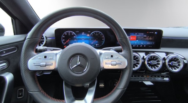 MERCEDES-BENZ A 250 e AMG Line