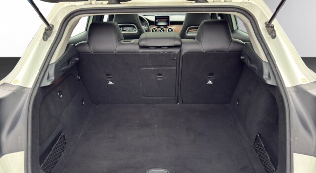 MERCEDES-BENZ GLA 250 Urban 4Matic