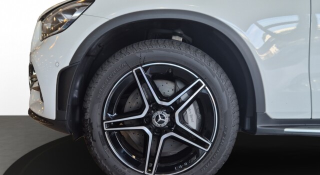 MERCEDES-BENZ GLC 300 e AMG Line 4Matic