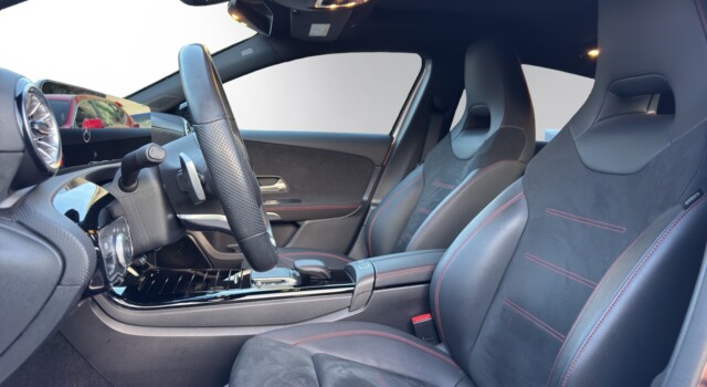 MERCEDES-BENZ A 200 AMG Line