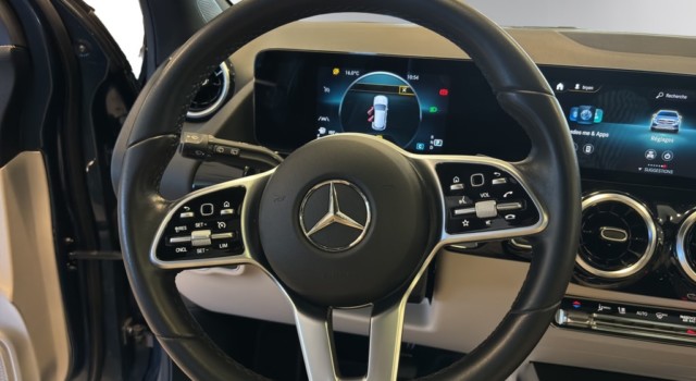 MERCEDES-BENZ GLA 180 Progressive 7G-D