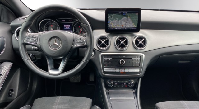 MERCEDES-BENZ GLA 220 Urban 4Matic