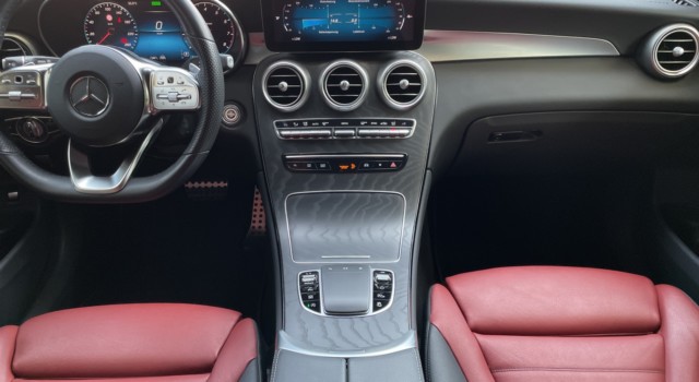 MERCEDES-BENZ GLC 300 AMG Line 4Matic 9G-Tronic