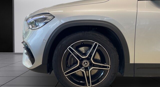 MERCEDES-BENZ GLA 250 4Matic AMG Line 8G-DCT