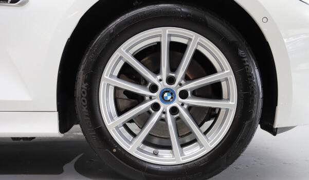 BMW 330 e x DriveTouring Steptronic