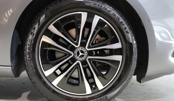 MERCEDES-BENZ A 180 7G-DCT