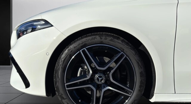 MERCEDES-BENZ A 200 Night Star 7G-DCT