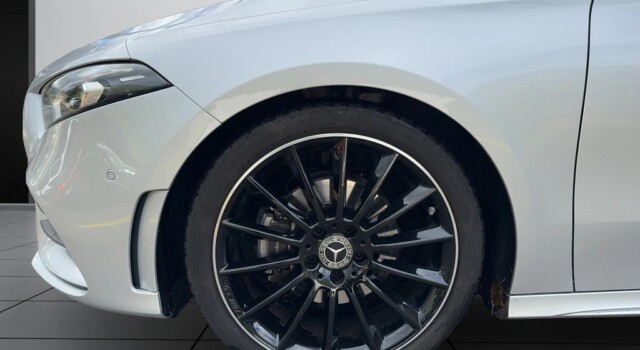 MERCEDES-BENZ A 200 AMG Line