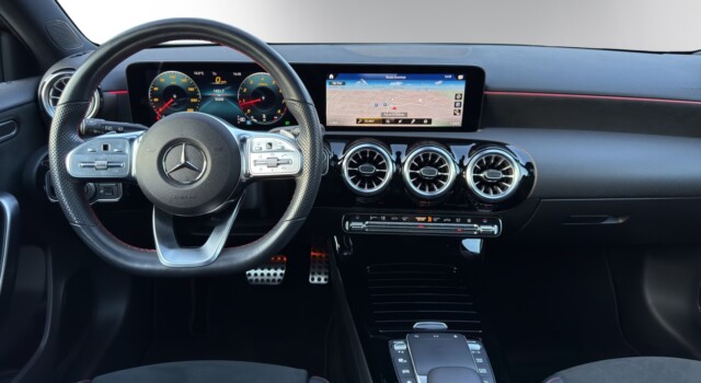 MERCEDES-BENZ A 200 AMG Line