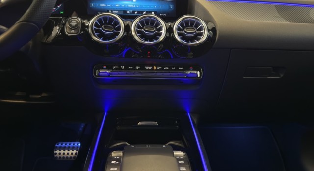 MERCEDES-BENZ GLA 200 AMG Line