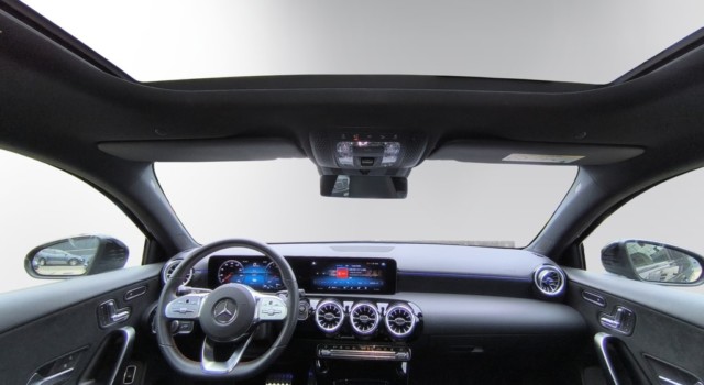 MERCEDES-BENZ A 250 e AMG Line