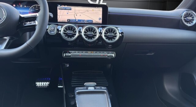 MERCEDES-BENZ A 200 Night Star 7G-DCT