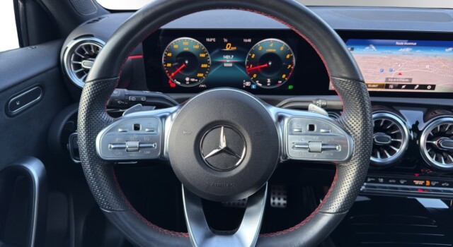 MERCEDES-BENZ A 200 AMG Line