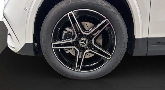 MERCEDES-BENZ GLA 220 d 4M Swiss Star