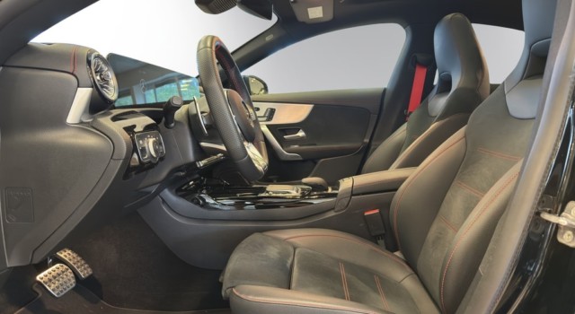 MERCEDES-BENZ CLA 35 AMG 4Matic