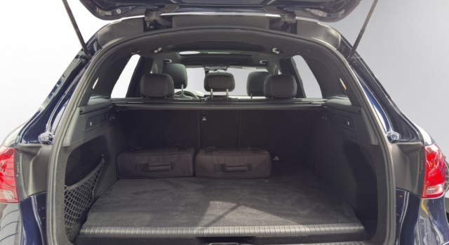 MERCEDES-BENZ GLC 300 e AMG Line 4Matic