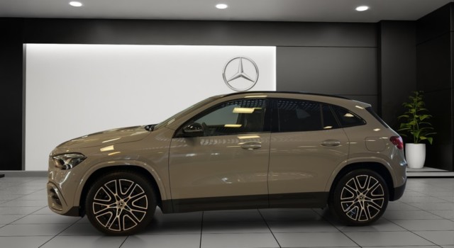 MERCEDES-BENZ GLA 200 Night Star 7G-DCT