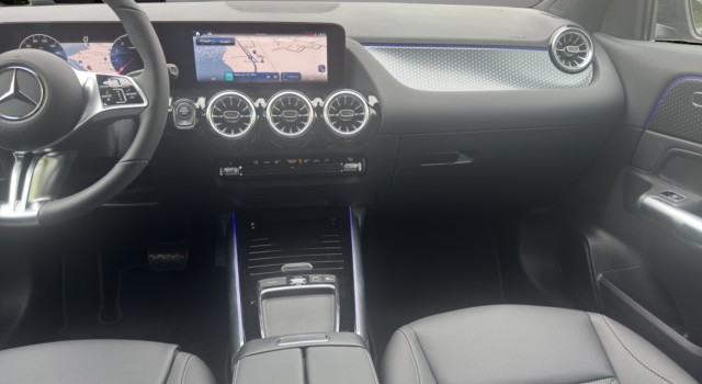MERCEDES-BENZ GLA 200 Night Star 7G-DCT