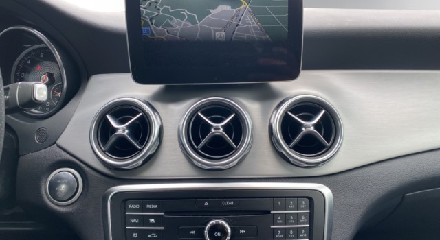MERCEDES-BENZ GLA 220 Urban 4Matic