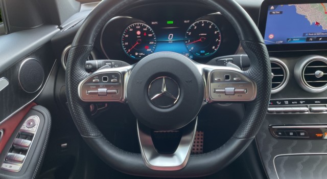 MERCEDES-BENZ GLC 300 AMG Line 4Matic 9G-Tronic