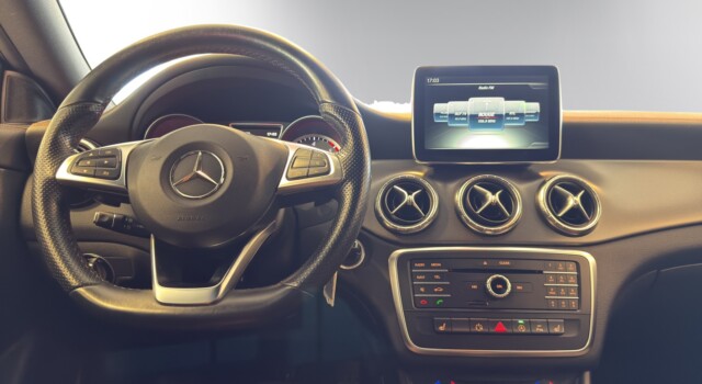 MERCEDES-BENZ CLA 220 CDI AMG Line