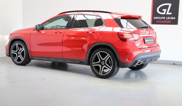 MERCEDES-BENZ GLA 200 AMG Line