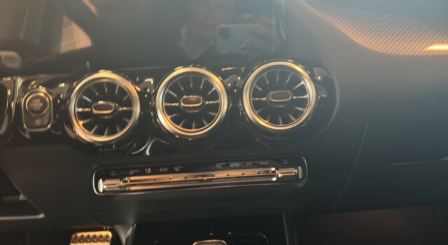 MERCEDES-BENZ GLA 220 4M