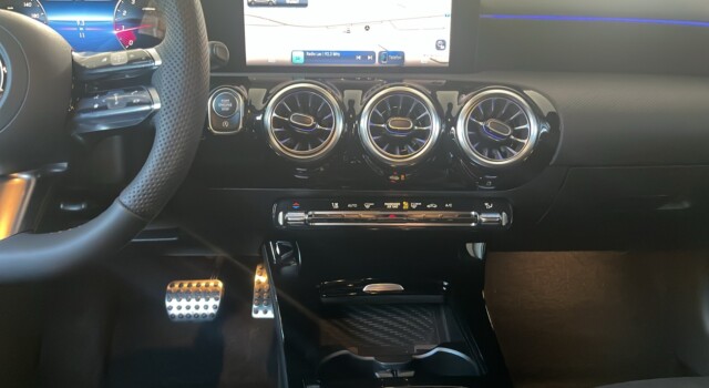 MERCEDES-BENZ A 200 Night Star 7G-DCT