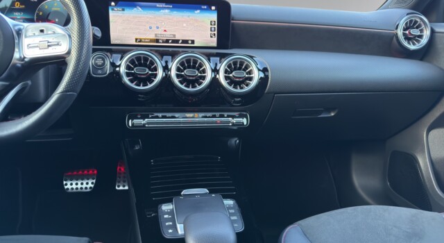 MERCEDES-BENZ A 200 AMG Line