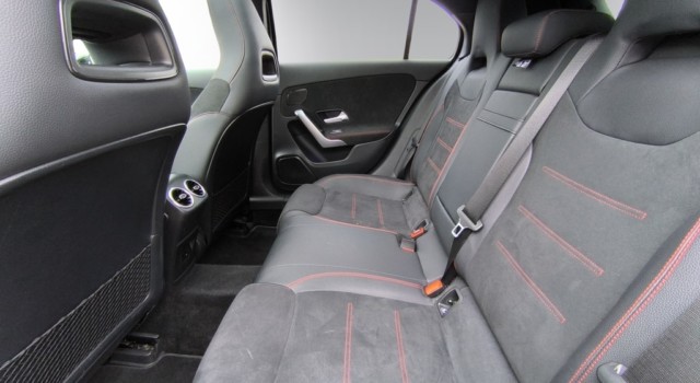 MERCEDES-BENZ A 250 e AMG Line