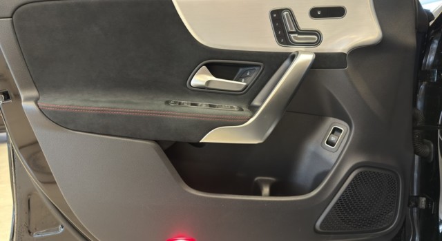 MERCEDES-BENZ CLA 35 AMG 4Matic