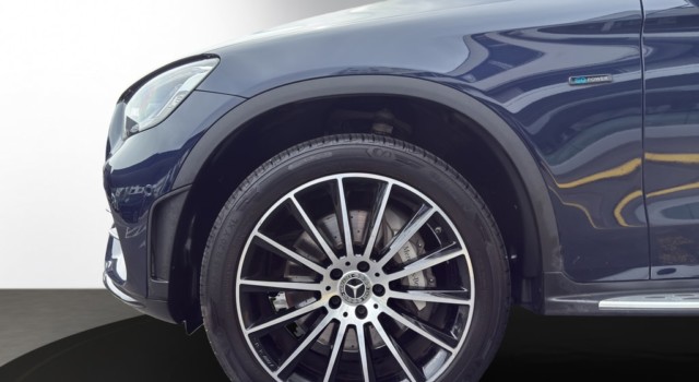 MERCEDES-BENZ GLC 300 e AMG Line 4Matic