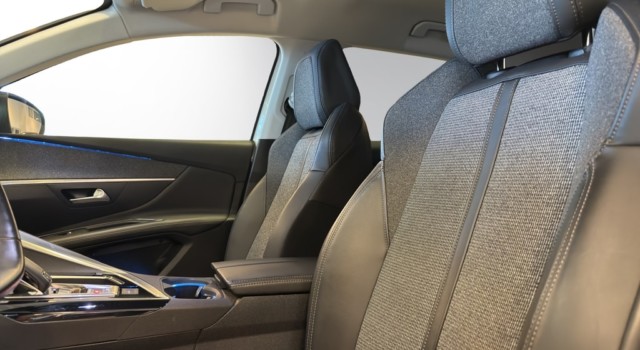 PEUGEOT 3008 1.2 PureTech Allure