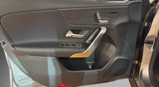 MERCEDES-BENZ A 180 Night Star AMG Line