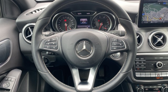 MERCEDES-BENZ GLA 220 Urban 4Matic