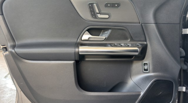 MERCEDES-BENZ GLA 200 Progressive 7G-DCT
