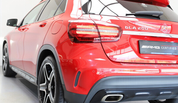 MERCEDES-BENZ GLA 200 AMG Line