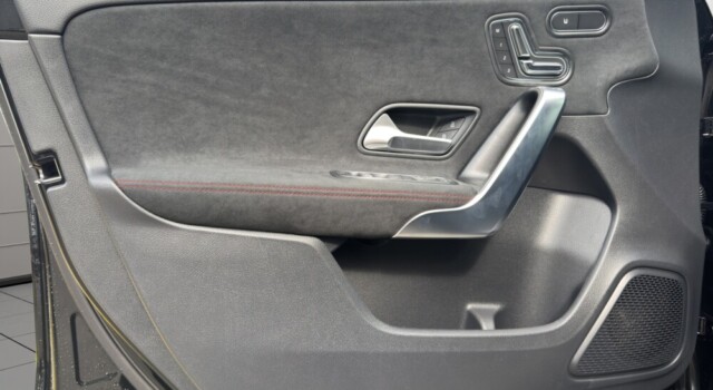 MERCEDES-BENZ A 200 Night Star 7G-DCT