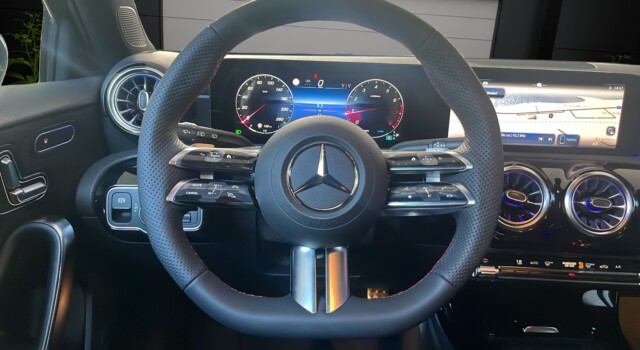 MERCEDES-BENZ A 200 Night Star 7G-DCT