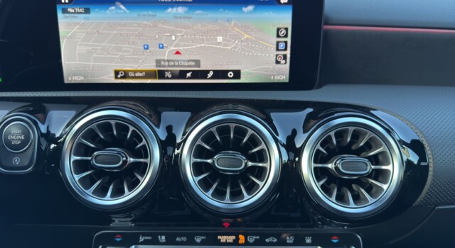 MERCEDES-BENZ A 200 AMG Line