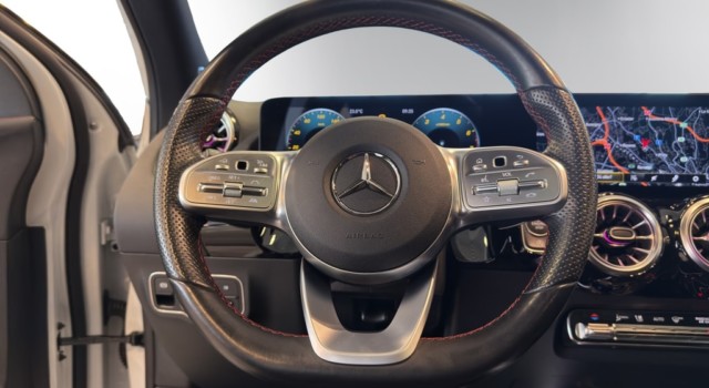MERCEDES-BENZ GLA 200 4M AMG Line 8G-D