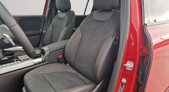 MERCEDES-BENZ EQB 350 66,5 kWh 4Matic Swiss Star
