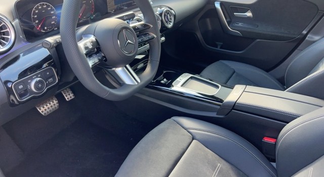 MERCEDES-BENZ A 180 Night Star 7G-DCT