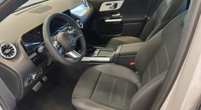 MERCEDES-BENZ GLA 200 Night Star 7G-DCT