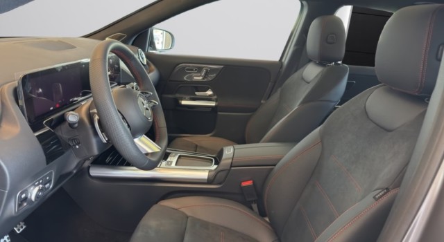MERCEDES-BENZ GLA 250 4Matic 8G-DCT Swiss Star
